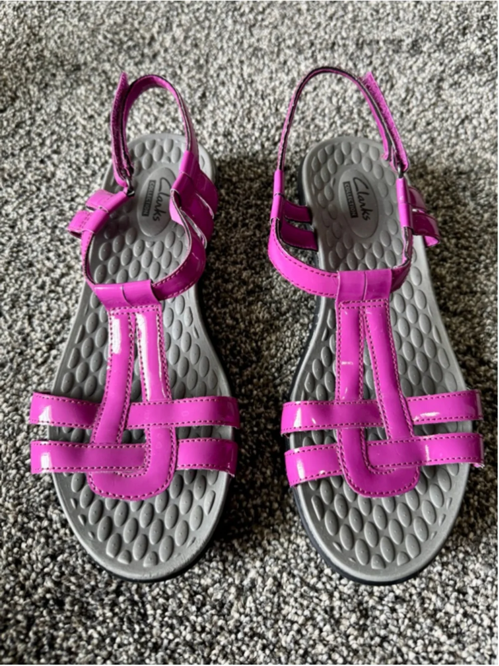 Women's Clarks Sonar Aster Patent T-Strap Sandals in Fuchsia Size 9